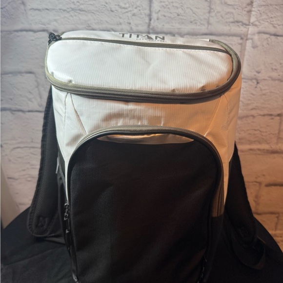 Titan Arctic Zone Titan Deep Freeze 24 Can/16 Quart Backpack Cooler. - Picture 1 of 7